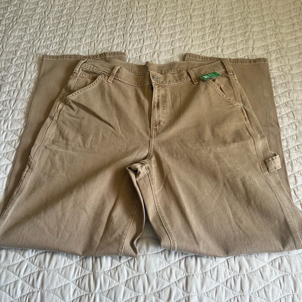 GAP Straight Leg Jeans in Tan